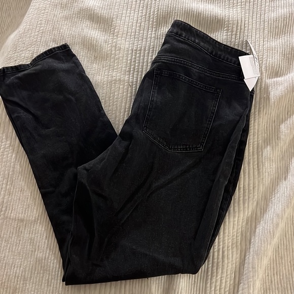 Abercrombie and Fitch, Curve Love High Rise Skinny Jean, Black with Vent Hem - Picture 4 of 9